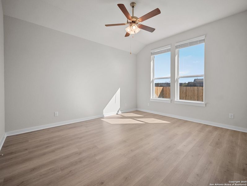 Spacious, unfurnished interior of a new home in Weltner Farms, New Braunfels (Image 9).