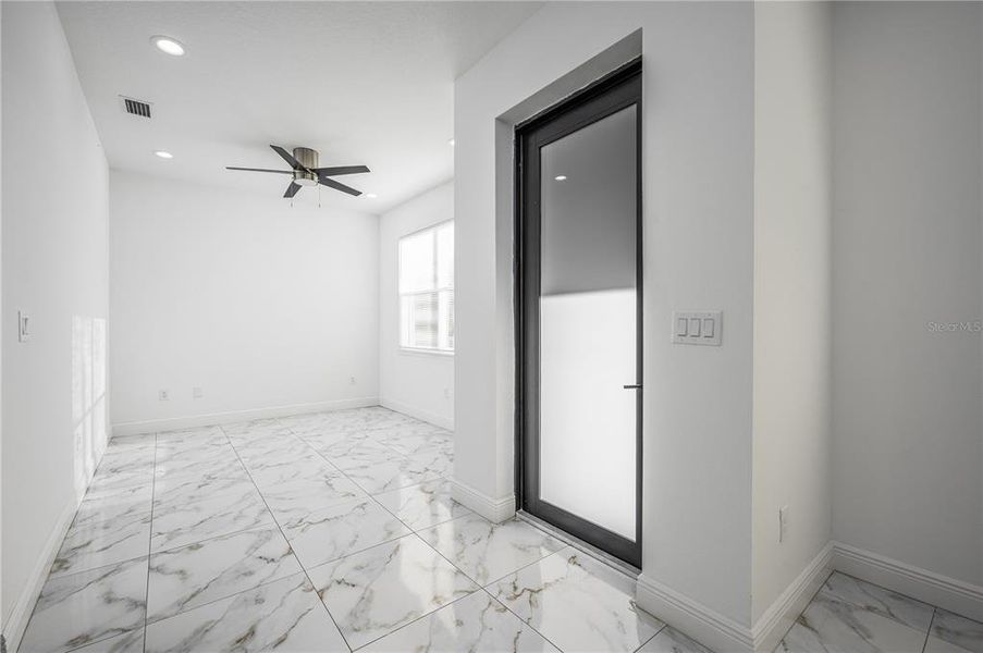 Spacious, unfurnished interior of a new home in , Tampa (Image 14).