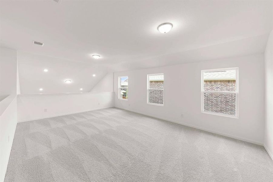 Spacious, unfurnished interior of a new home in Creekview Fossil Ridge, Pilot Point (Image 35).