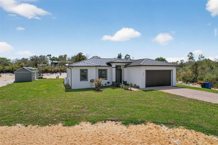 Exterior details and patio area of a home in , Lake Placid (Image 3).