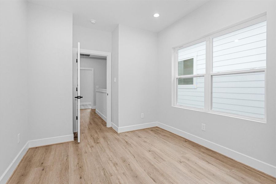 Spacious, unfurnished interior of a new home in , Houston (Image 21).