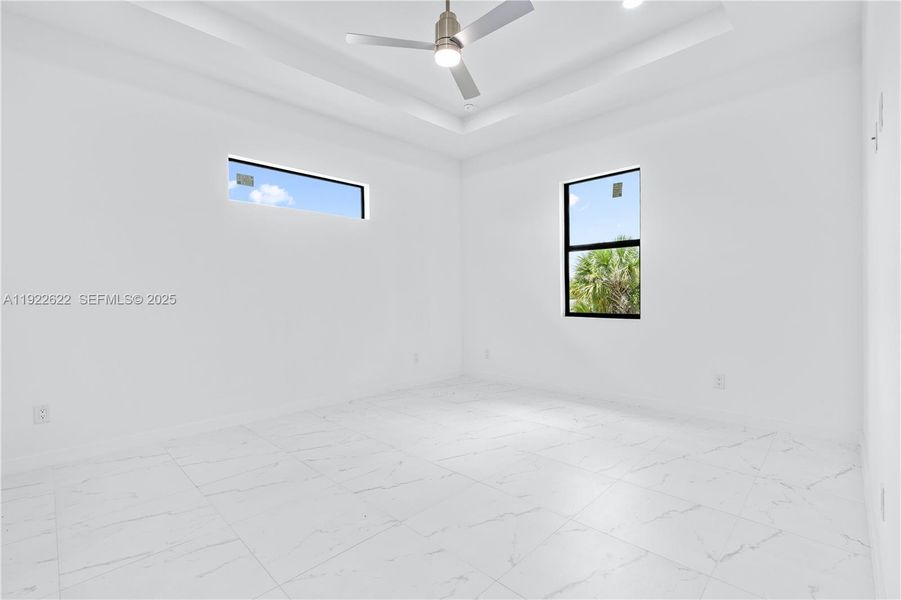 Spacious, unfurnished interior of a new home in , Lehigh Acres (Image 33).
