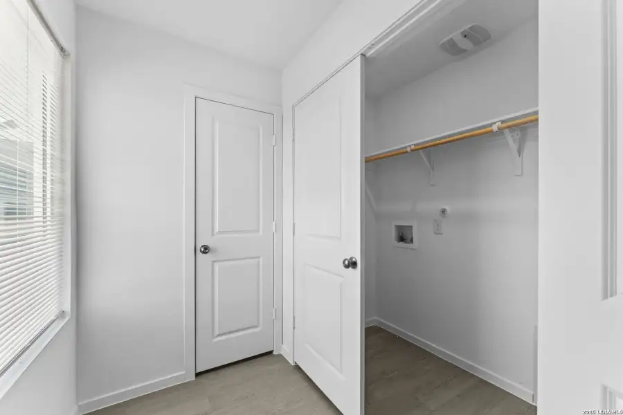 Spacious, unfurnished interior of a new home in Sky Ranch, New Braunfels (Image 21).