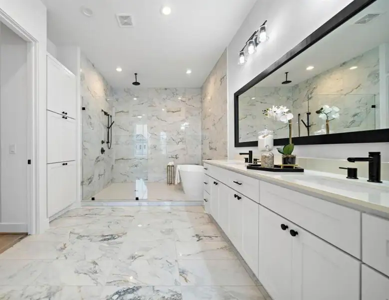 Riverway is also known for its wonderful super showers and bathrooms. As you can see here with the gorgeous Designer tile And a freestanding tub located inside the giant shower area. This bathroom Has a handheld shower head along with the rain shower.
