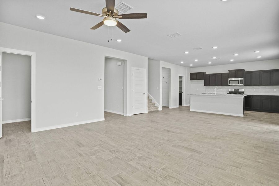 Representative furnished interior of a home built from the Blue Agave by View Homes in Paseos Del Este, Horizon City (Image 9).