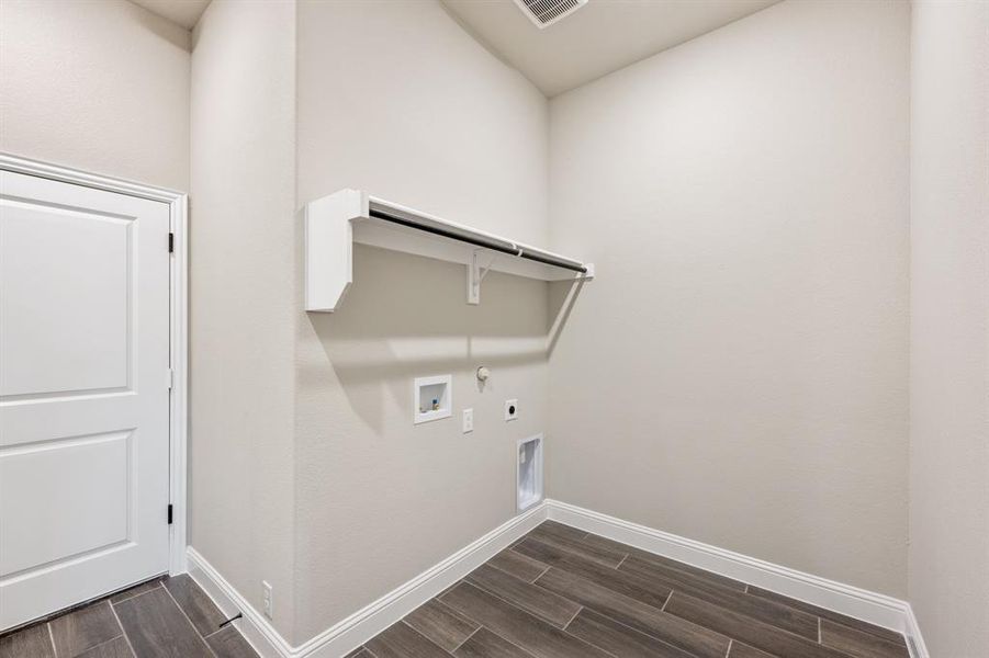 Spacious, unfurnished interior of a new home in Villages of Walnut Grove, Midlothian (Image 30).