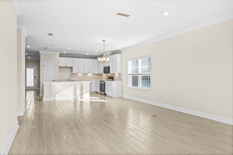 Spacious, unfurnished interior of a new home in Lake Merial, Panama City (Image 24).