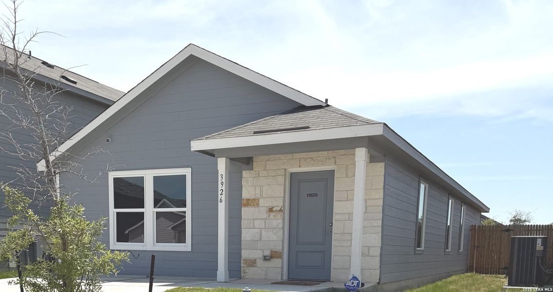 Exterior details and patio area of a home in Somerset Meadows, San Antonio (Image 3).