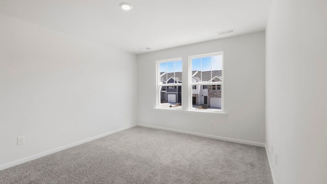 Spacious, unfurnished interior of a new home in Tanglewood Townes, Greenville (Image 27).