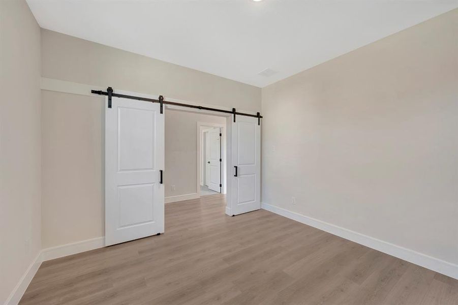 Spacious, unfurnished interior of a new home in Elevon, Lavon (Image 37).