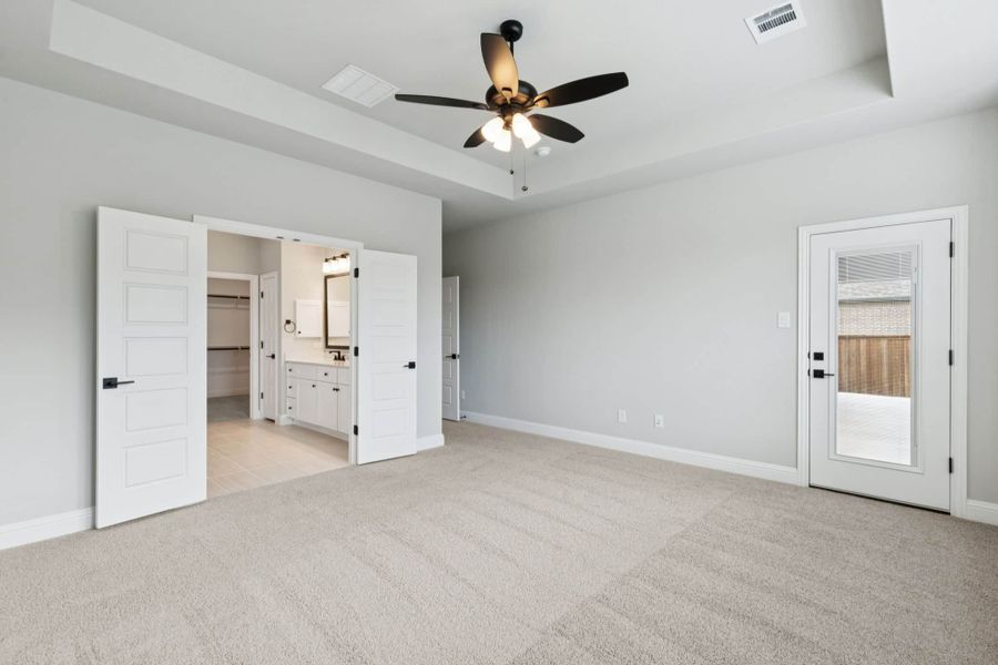 Spacious, unfurnished interior of a new home in Las Lomas, Forney (Image 14). Spacious, unfurnished interior of a new home in Las Lomas, Forney (Image 14).
