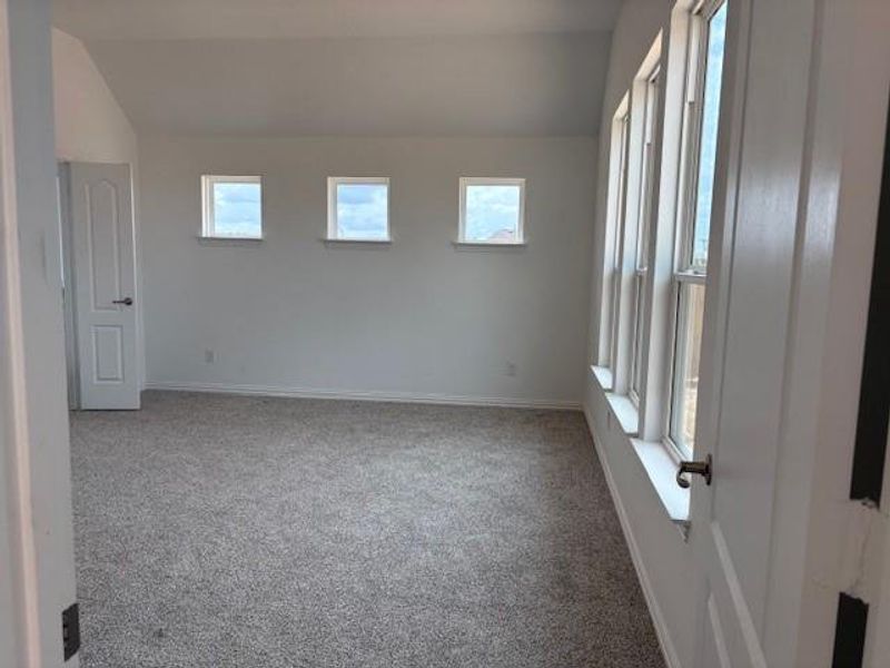 Spacious, unfurnished interior of a new home in Spring Creek, Taylor (Image 7).