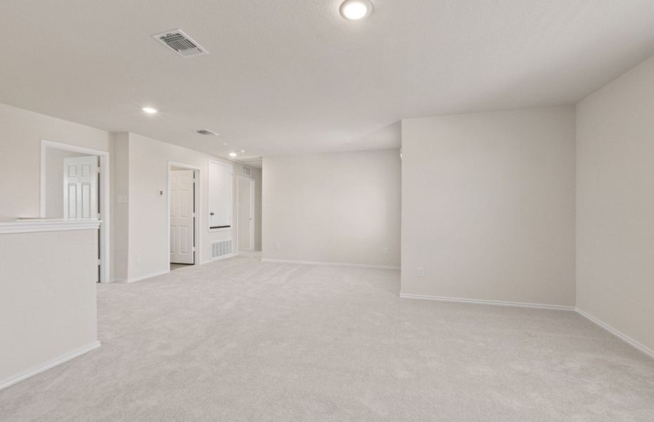 Spacious, unfurnished interior of a new home in Sonterra, Jarrell (Image 32).