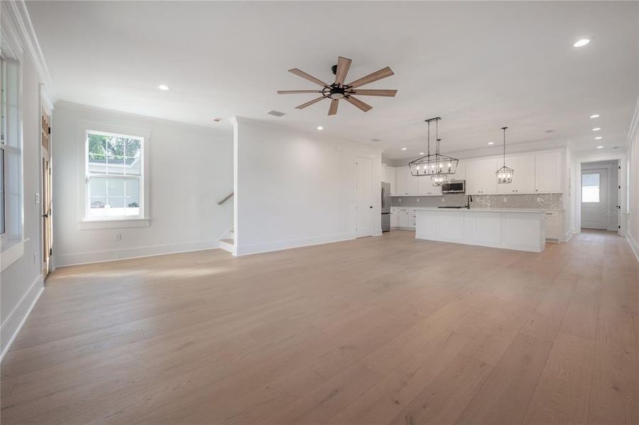 Spacious, unfurnished interior of a new home in , Tampa (Image 27).