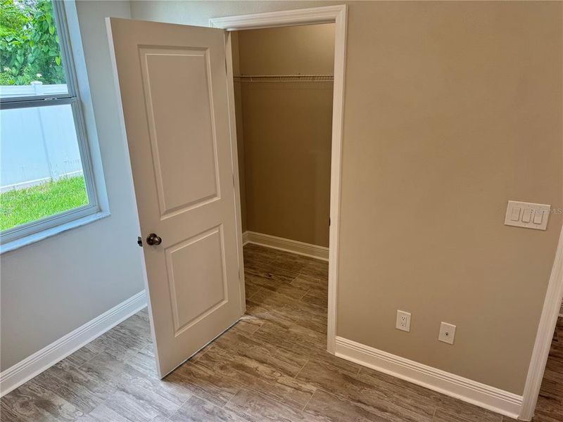 Spacious, unfurnished interior of a new home in , Dade City (Image 26).