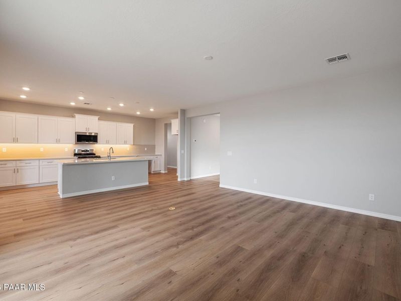 Spacious, unfurnished interior of a new home in North Ridge at Pronghorn Ranch, Prescott Valley (Image 19). Spacious, unfurnished interior of a new home in North Ridge at Pronghorn Ranch, Prescott Valley (Image 19).
