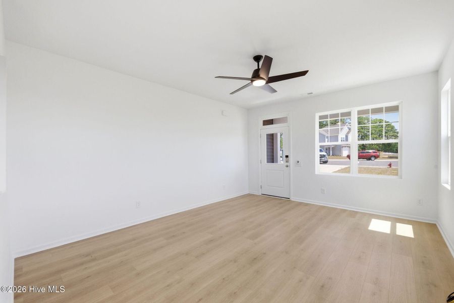 Spacious, unfurnished interior of a new home in Sandy Springs, Aberdeen (Image 15).