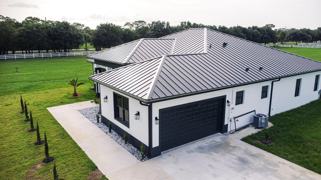 Spacious, unfurnished interior of a new home in , Fort Pierce (Image 47).