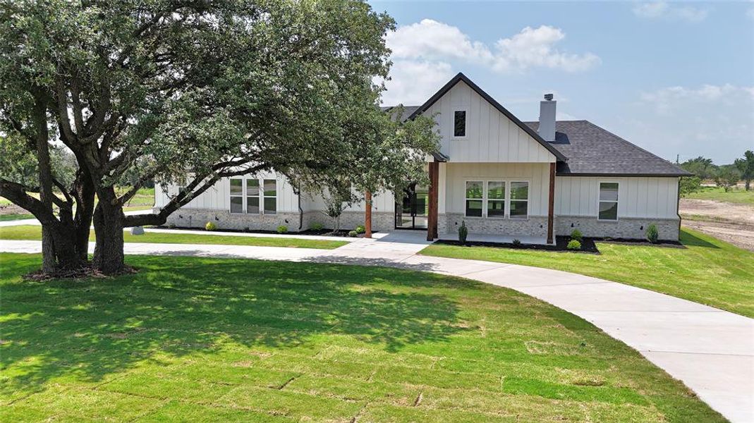 Front exterior of a new home in , Weatherford, TX, highlighting curb appeal (Image 29).