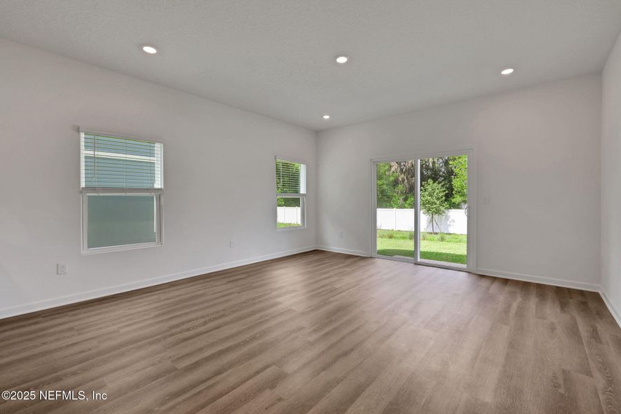 Spacious, unfurnished interior of a new home in Kasen Oaks, Jacksonville (Image 21).