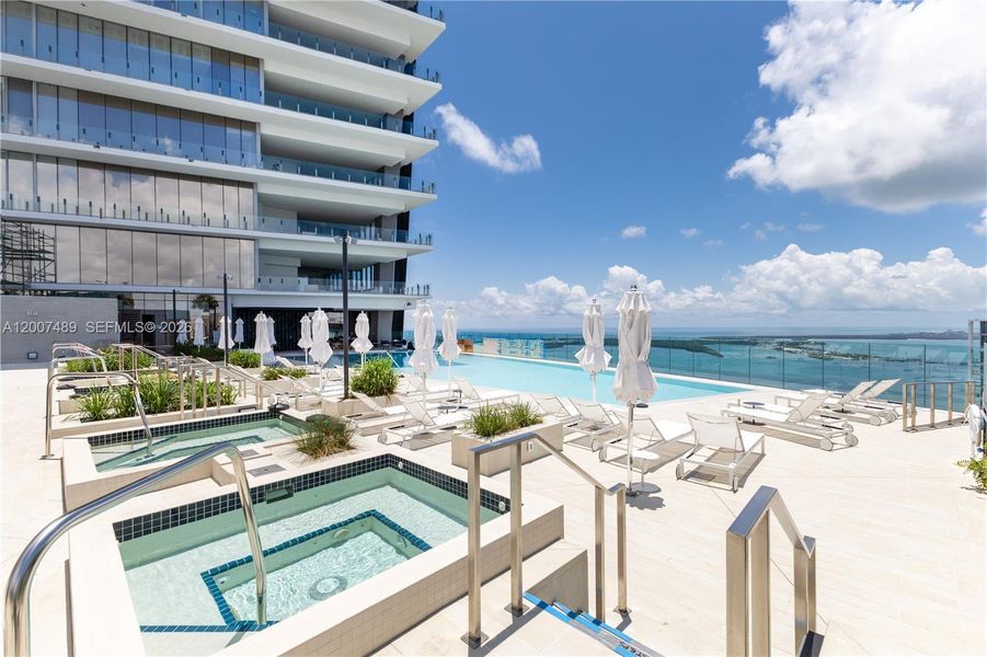 Condo located in Miami, FL showcasing its design and architecture (Image 3). Condo located in Miami, FL showcasing its design and architecture (Image 3).