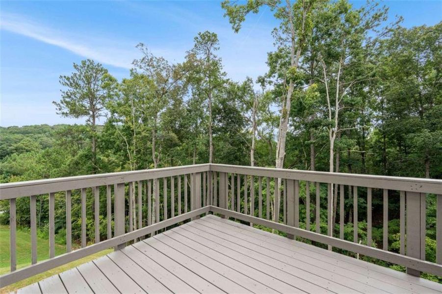 Exterior details and patio area of a home in Silvercrest Lakes, Acworth (Image 32).