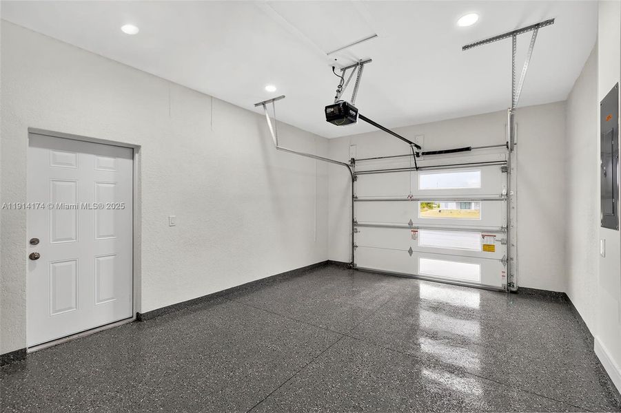 Spacious, unfurnished interior of a new home in , Lehigh Acres (Image 38).