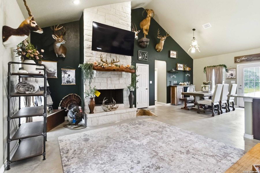 Furnished interior view inside a new home in , Sabinal (Image 37).