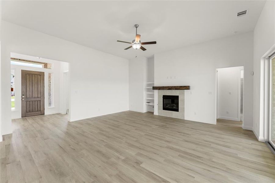 07. 5009 Tamarack - Family (2) 07. 5009 Tamarack - Family (2)