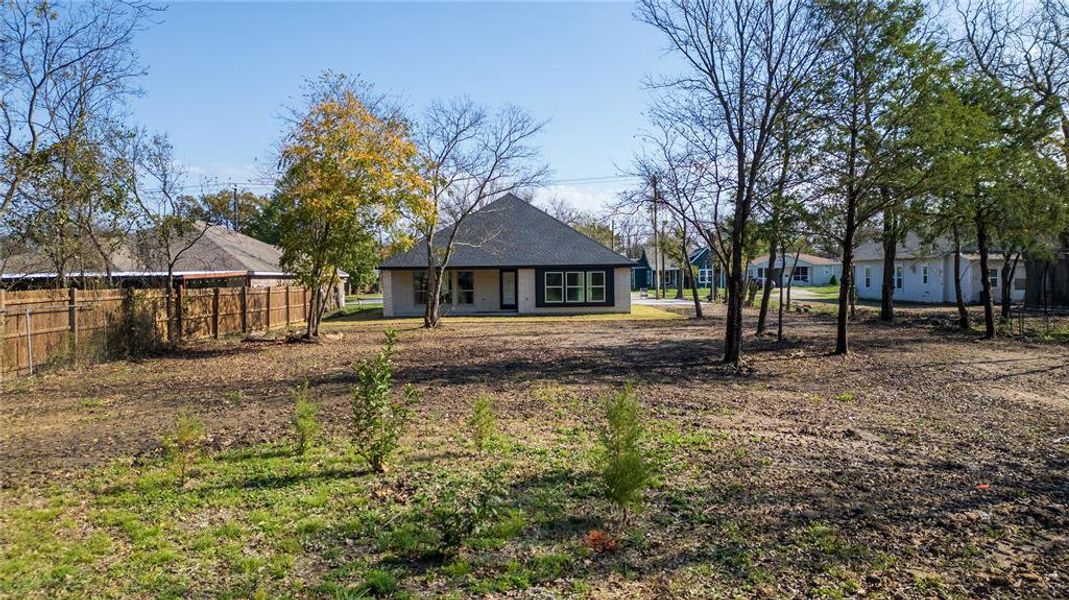 Exterior details and patio area of a home in , Terrell (Image 4).