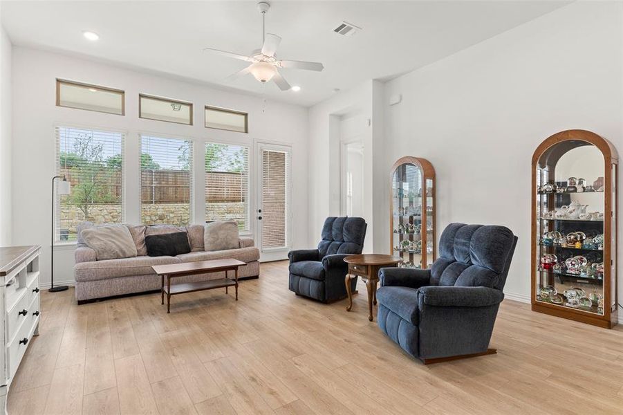 Furnished interior view inside a new home in Inspiration, Lucas (Image 12).