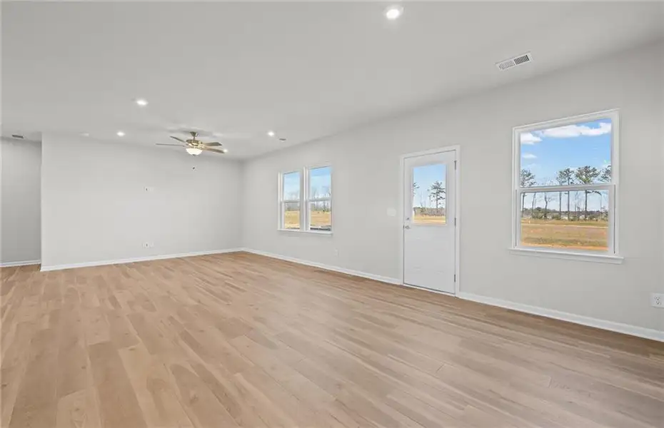 Spacious, unfurnished interior of a new home in Anderson Point, McDonough (Image 14).