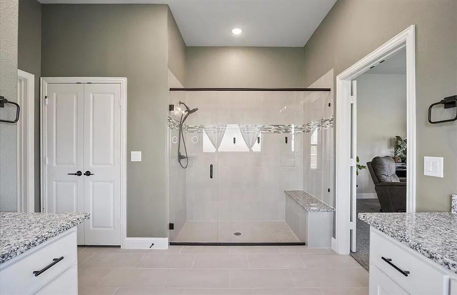Furnished interior view inside a new home in , Waxahachie (Image 15).