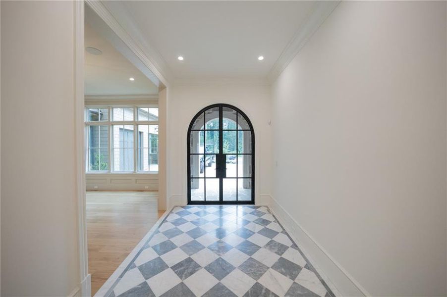 Spacious, unfurnished interior of a new home in Blue Heron Walk, Atlanta (Image 54).