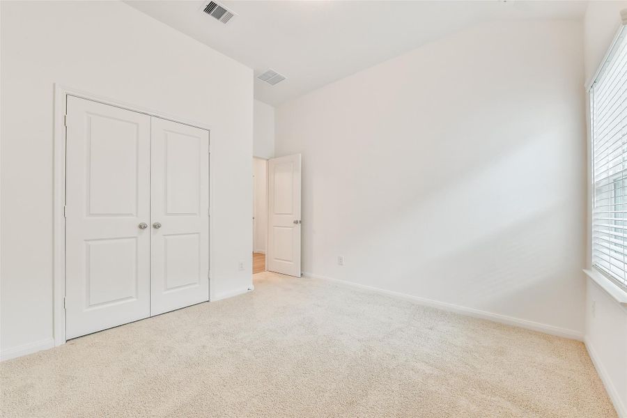 Spacious, unfurnished interior of a new home in King Oaks Village, Baytown (Image 25).