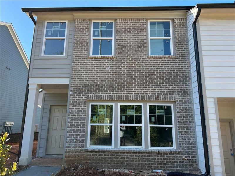 Exterior details and patio area of a home in Laurelwood, Douglasville (Image 8).