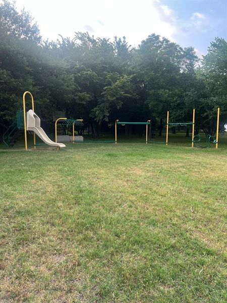 Community amenities in , Pelican Bay (Image 24).