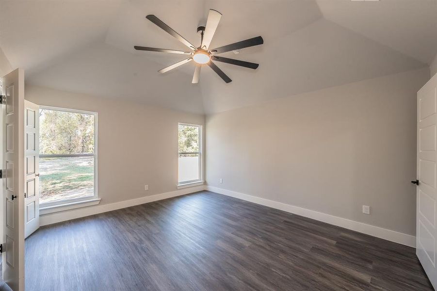 Spacious, unfurnished interior of a new home in , Alvarado (Image 28).