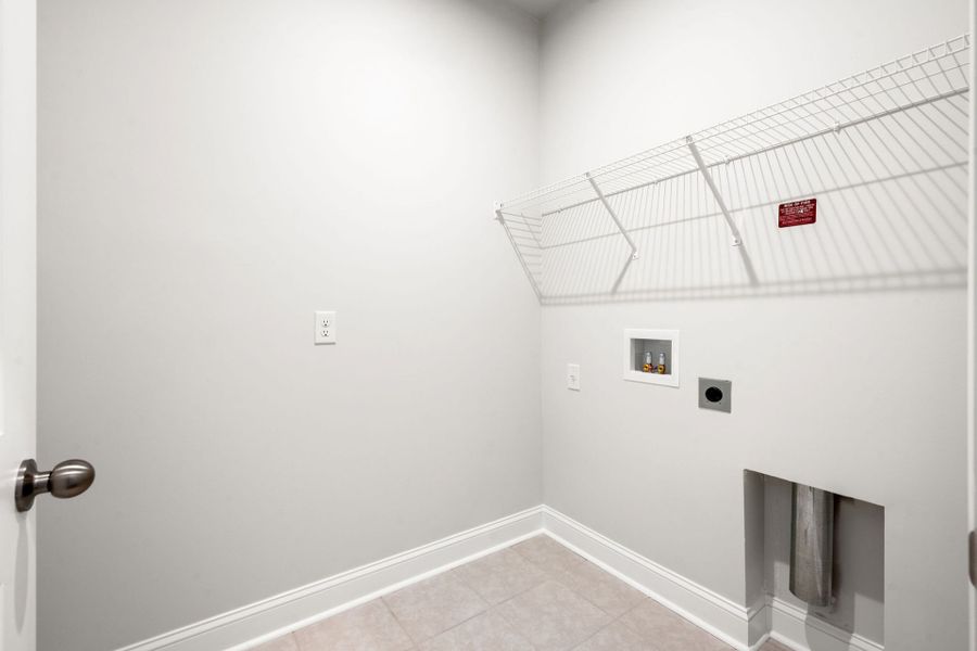 Spacious, unfurnished interior of a new home in Waterways, Richmond Hill (Image 19).