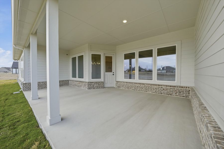 Exterior details and patio area of a home in Eagle Ridge Estates, Weatherford (Image 3).
