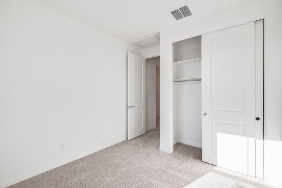 Spacious, unfurnished interior of a new home in Artisan at Asante, Surprise (Image 17).