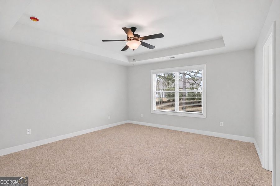Spacious, unfurnished interior of a new home in The Fairways at Mirror Lake, Villa Rica (Image 39).