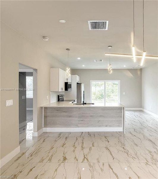 Spacious, unfurnished interior of a new home in , Lehigh Acres (Image 15).