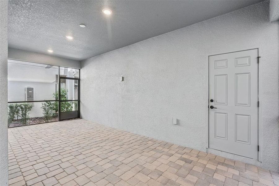 Spacious, unfurnished interior of a new home in , Winter Garden (Image 28).