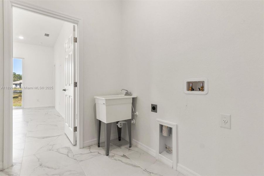 Furnished interior view inside a new home in , Lehigh Acres (Image 7).