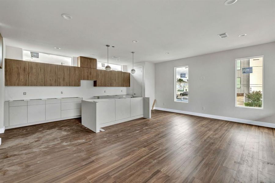 Furnished interior view inside a new home in , Dallas (Image 9).