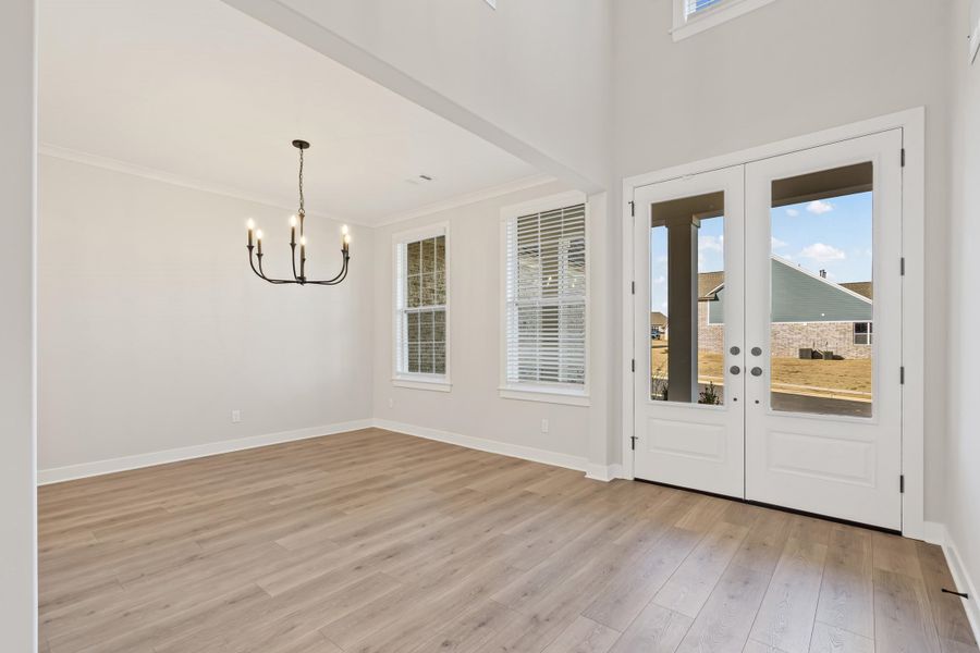 Spacious, unfurnished interior of a new home in White Oak, Arlington (Image 17).