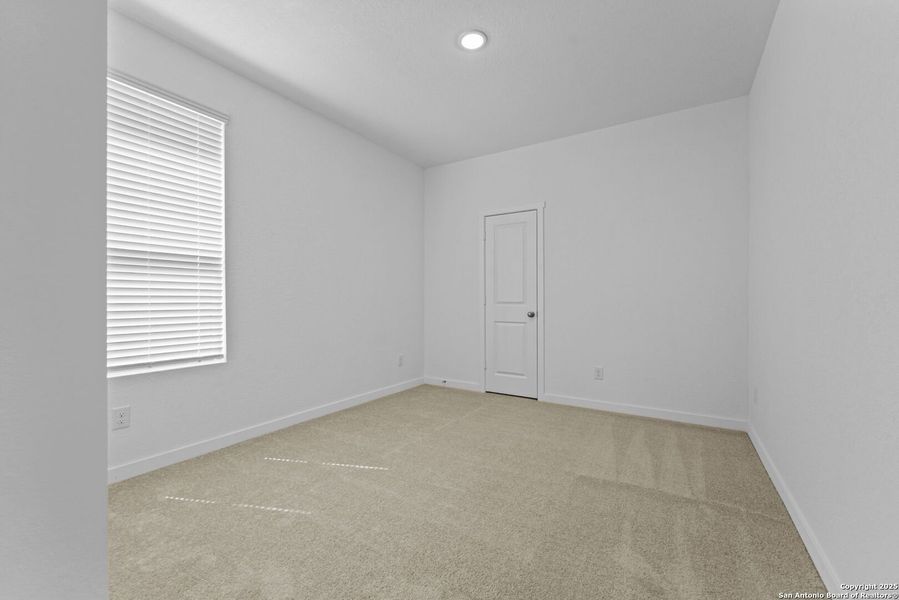 Spacious, unfurnished interior of a new home in Parkside: Coastline Collection, New Braunfels (Image 24).