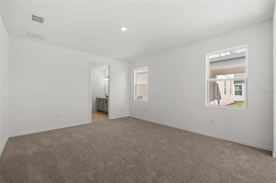 Spacious, unfurnished interior of a new home in , Kissimmee (Image 17).