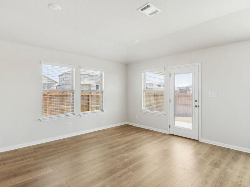 Spacious, unfurnished interior of a new home in Fox Falls, Boerne (Image 18).